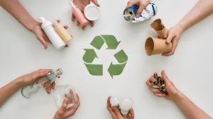 manos residuos reciclaje