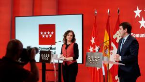 La presidenta Isabel Díaz Ayuso se reúne con el presidente de la Junta de Castilla y León, Alfonso Fernández Mañueco Los presidentes en el atril de la rueda de prensa