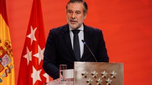 Díaz Ayuso preside la primera reunión del Comité de Crisis de Ucrania El consejero Enrique López en la rueda de prensa