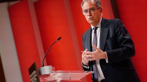 El consejero Enrique Ossorio en el atril de la intervención