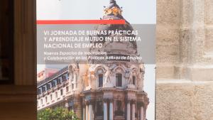 Roll up conmemorativo para señalizar la entrada a la Sexta Jornada en la Portada del Palacio de Santoña