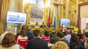 Sala durante Panel de empresas sobre transición a economia libre de carbono: Repsol, Universidad de Vigo, Endesa