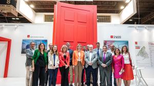 La consejera Paloma Martín visita el Salón Inmobiliario de Madrid 
