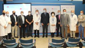 Fotografía de los principales representantes del proyecto con el consejero