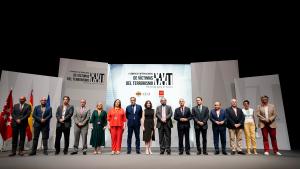 La presidenta en la foto de familia de asistentes y organizadores del congreso