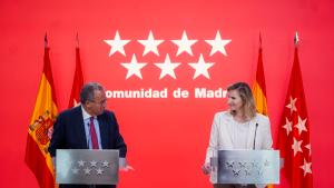 El vicepresidente Enrique Ossorio y la consejera Paloma Martín durante la rueda de prensa