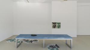 Una sala con la mes de ping pong 
