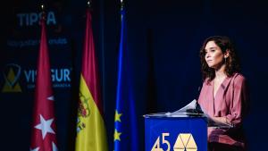 Díaz Ayuso avanza un Plan de Talento Digital para formación en tecnología ante el déficit de profesionales especializados en el sector La presidenta en el atril