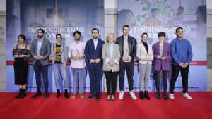 La Comunidad de Madrid premia el emprendimiento joven, comprometido e innovador Los premiados con la consejera