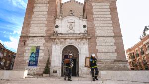Los bomberos a las puertas de la catedral