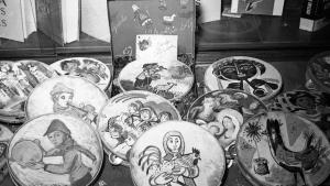 Foto en blanco y negro de panderetas