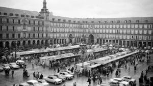 Foto en blanco y negro de la Plaza Mayor