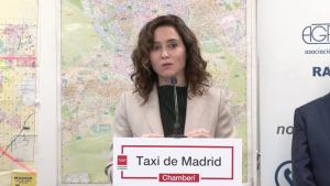 Díaz Ayuso garantiza un nuevo reglamento del taxi “sin presiones” de ningún lobby y que dé “más libertad, seguridad y prosperidad” a sus profesionales La presidenta durante su intervención en la asociación