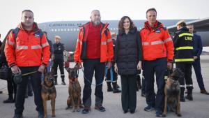 Díaz Ayuso agradeciendo a los efectivos del ERICAM la labor humanitaria llevada a cabo en el terremoto de Turquía