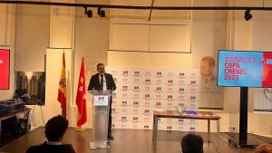 El consejero interviniendo en el atril