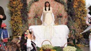 La Comunidad de Madrid declara Bien de Interés Cultural la Fiesta de las Mayas de Colmenar Viejo, El Molar, Leganés y Lavapiés Una niñas durante las fiestas disfrazadas