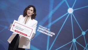 La presidenta Isabel Díaz Ayuso preside los Premios de Investigación y de Innovación Tecnológica de la Comunidad de Madrid La presidenta interviniendo en el atril