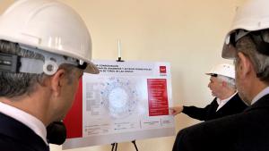El consejero recorriendo las instalaciones