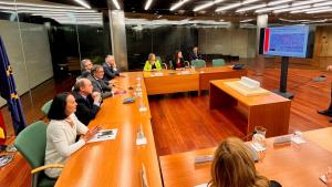 Plano general de la mesa de la reunión