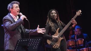 La Comunidad presenta la III edición del Festival Internacional de Verano de El Escorial con espectáculos de folk, flamenco, danza y arte contemporáneo Juan Valderrama cantando