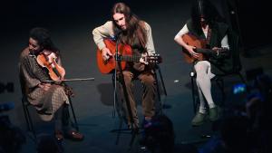 La Comunidad presenta la III edición del Festival Internacional de Verano de El Escorial con espectáculos de folk, flamenco, danza y arte contemporáneo Los artistas durante la presentación de FIVE