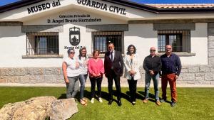El consejero López ha visitado hoy en Navas del Rey el único museo de España sobre la Benemérita 