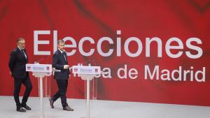 La Comunidad de Madrid estrena un operativo multimedia para los resultados del 28-M con información en tiempo real a pie de calle El consejero y el viceconsejero en rueda de prensa