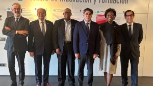 El consejero junto a los principales representantes del acto