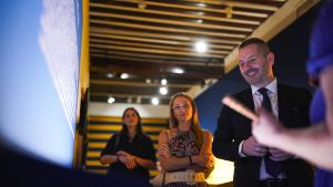 El consejero de Cultura ha visitado la exposición Los clásicos en las pantallas