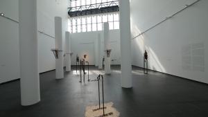 La Comunidad de Madrid presenta en agosto una amplia oferta de exposiciones en museos, salas y espacios culturales de la región Juan Muñoz - En la hora violeta