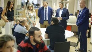 El consejero recorriendo las instalaciones