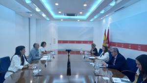 Plano general de la mesa de la reunión