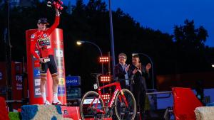 viceconsejero de Cultura, Turismo y Deporte de la Comunidad de Madrid, Daniel Martínez, con el campeón de la Vuelta 