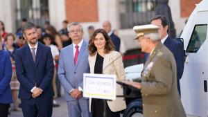 Díaz Ayuso presenta una ambulancia blindada que partirá del ‘kilómetro cero’ de Madrid para ayudar a la población de Ucrania en la zona de guerra La presidenta durante la entrega de la ambulancia