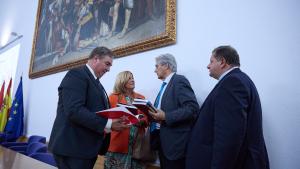 El viceconsejero José Antonio Sánchez Serrano ha inaugurado el VIII Congreso Internacional de Transparencia y buen Gobierno El viceconsejero saludando a algunos asistentes