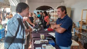 Rafael García durante su visita al Día de Mercado de la Cámara Agraria