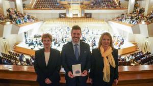 El consejero Mariano de Paco ha presenciado el primero de los 13 recitales de la ORCAM en el Auditorio Nacional de Música El consejero en su llegada al concierto
