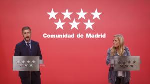 Plano de ambos consejeros interviniendo en el atril