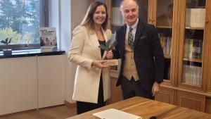 La consejera Ana Dávila durante su visita a las nuevas instalaciones del Colegio Oficial de la Psicología
