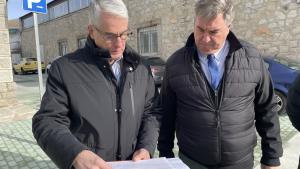 La Comunidad de Madrid finaliza las obras para mejorar la accesibilidad y la seguridad vial en Lozoyuela-Navas-Sieteiglesias José Antonio Sánchez observa las obras