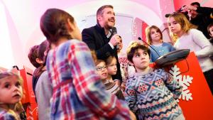 El consejero con los niños