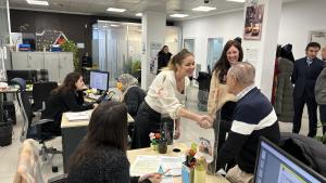 La consejera Ana Dávila durante su visita al CEPI de Usera-Villaverde
