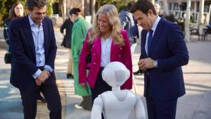 La consejera Rocío Albert durante su visita a Las Rozas de Madrid