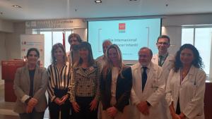 Gutiérrez participa en la presentación del primer ensayo clínico con una terapia CART alogénica para sarcomas pediátricos La viceconsejera Laura Gutiérrez en el Hospital La Paz