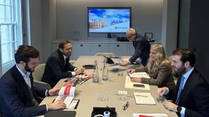 La consejera Rocío Albert durante su reunión con representantes de Bain Capital
