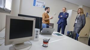 El consejero López-Valverde junto a la alcaldesa de Pozuelo de Alarcón