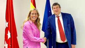 La consejera Rocío Albert durante la reunión con el nuevo gobernador del Banco de Desarrollo del Consejo de Europa