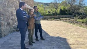García Martín visita Canencia El consejero Miguel Ángel García Martín en Canencia
