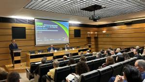 El consejero Carlos Novillo en el auditorio de Canal de Isabel II