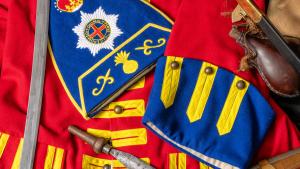 Bodegón con uniforme miliar del siglo XVIII